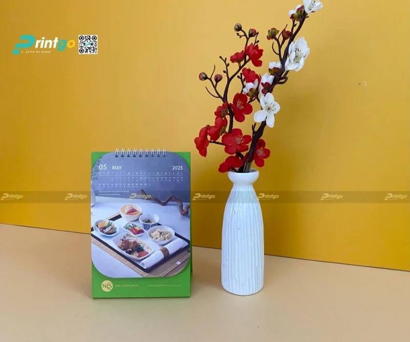 Mẫu lịch để bàn chữ A thương hiệu Skyline Cuisine giàu tính biểu tượng 