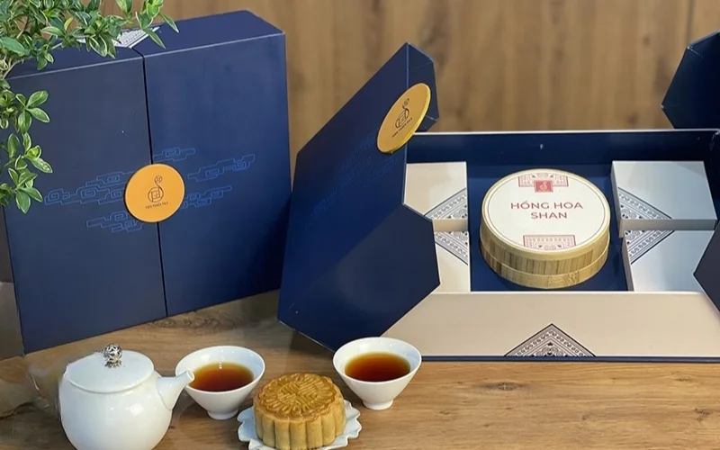 Nhóm mẫu hộp bánh trung thu kèm trà 4 bánh Nhóm mẫu hộp bánh trung thu kèm trà 4 bánh
