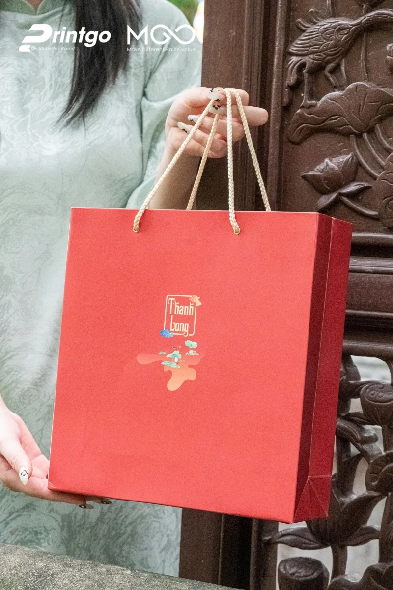 Đối với túi giấy, cán màng có vai trò quan trọng, quyết định độ hoàn chỉnh của sản phẩm