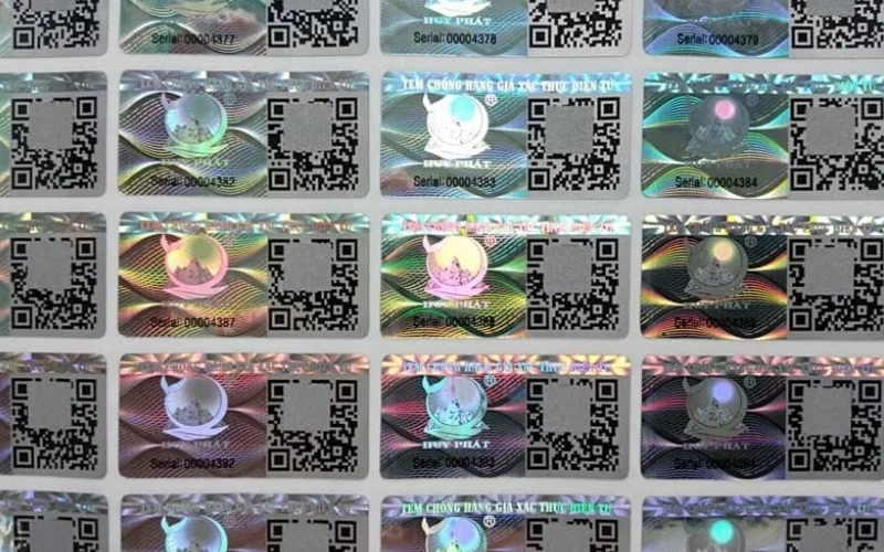 Mẫu tem chống hàng giả Hologram tích hợp QR code/serial Mẫu tem chống hàng giả Hologram tích hợp QR code/serial