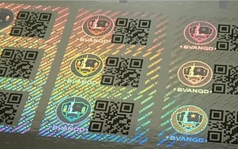 Mẫu tem chống hàng giả Hologram tích hợp QR code/serial Mẫu tem chống hàng giả Hologram tích hợp QR code/serial
