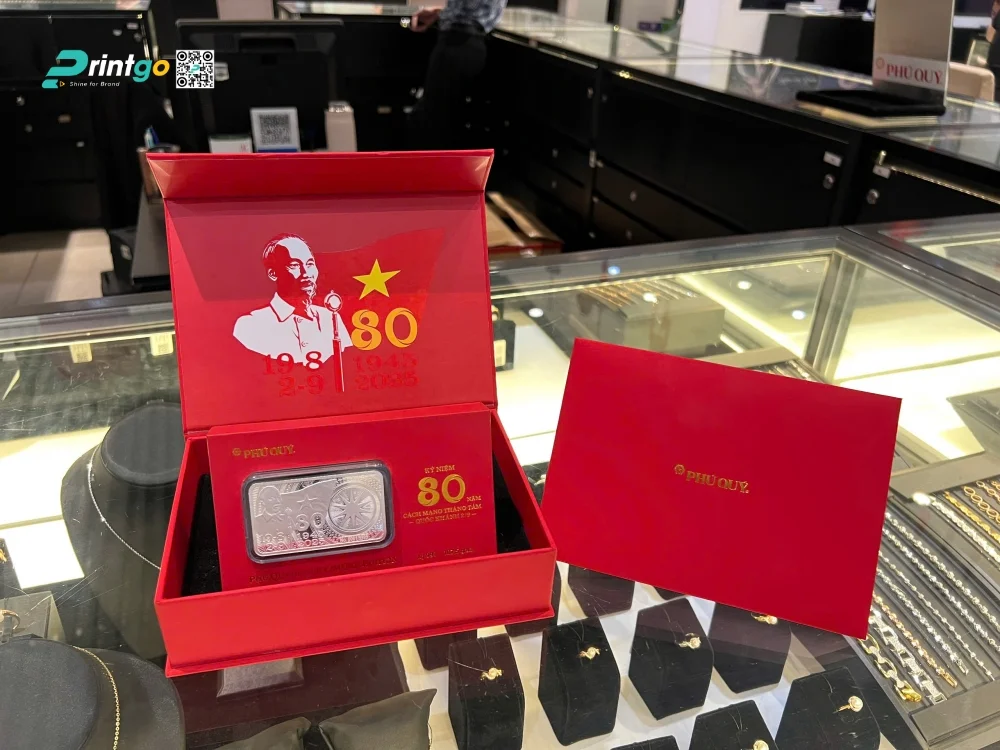 In hộp đựng bạc Phú Quý với quy cách hộp nam châm nắp lật.
