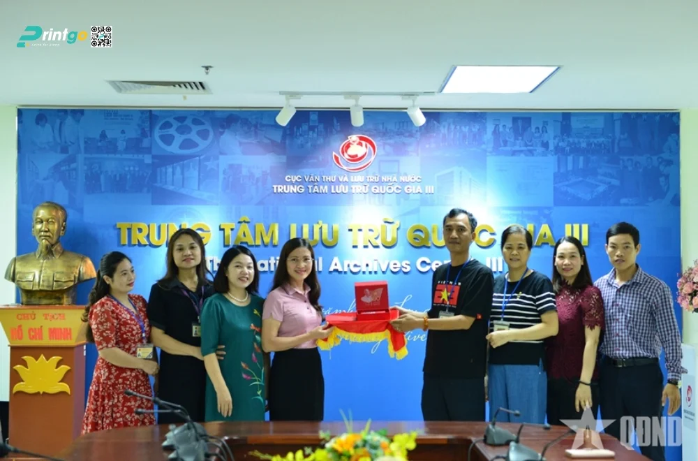 Bạc thỏi Phú Quý mang số serie 0001 – sản phẩm đầu tiên trong bộ sưu tập – đã được Trung tâm Lưu trữ quốc gia III chính thức tiếp nhận
