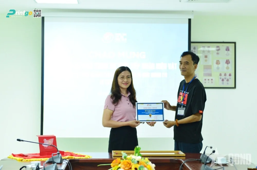 Bạc thỏi Phú Quý mang số serie 0001 – sản phẩm đầu tiên trong bộ sưu tập – đã được Trung tâm Lưu trữ quốc gia III chính thức tiếp nhận