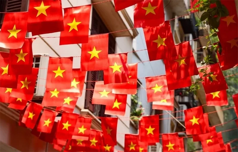 Cờ đỏ sao vàng - vẻ đẹp của hòa bình
