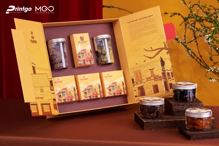 Hộp cánh bướm với hai cánh mở giữa Hộp cánh bướm với hai cánh mở giữa