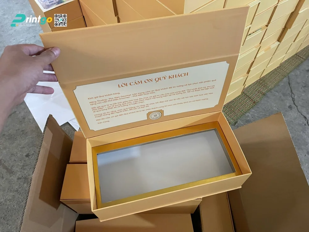 Hộp quà đặc sản Hằng Thưởng – Phố Hiến Gourmet có khay định hình đảm bảo độ chắc chắn