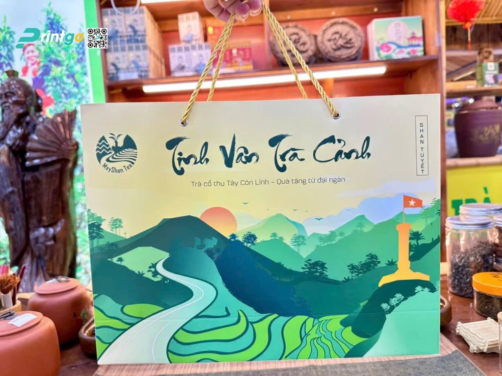 Hộp đựng trà Tinh Vân Trà Cảnh của Mây Trà Shan có túi giấy có cùng thiết kế