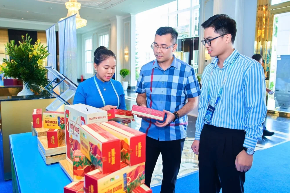 Hộp đựng miến dong Bình Liêu được trưng bày tại diễn đàn khởi nghiệp
