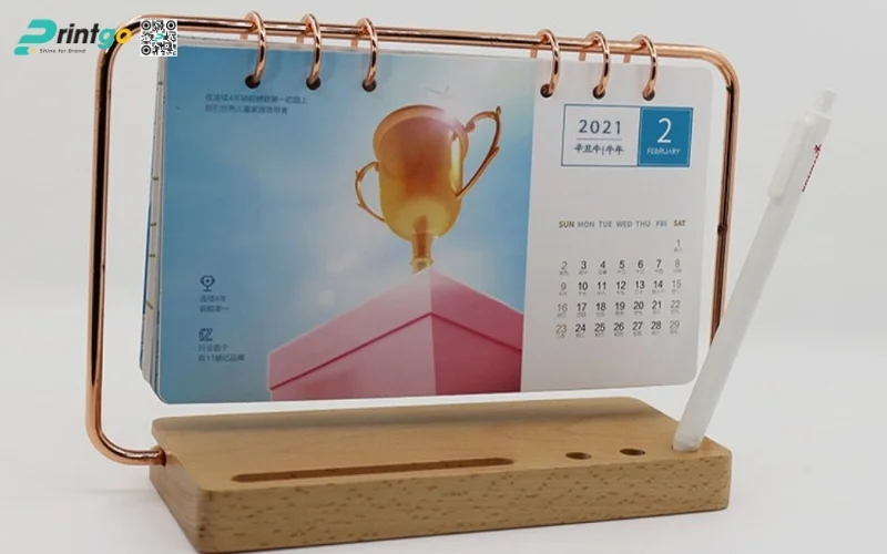 Mẫu lịch để bàn độc đáo khung kim loại