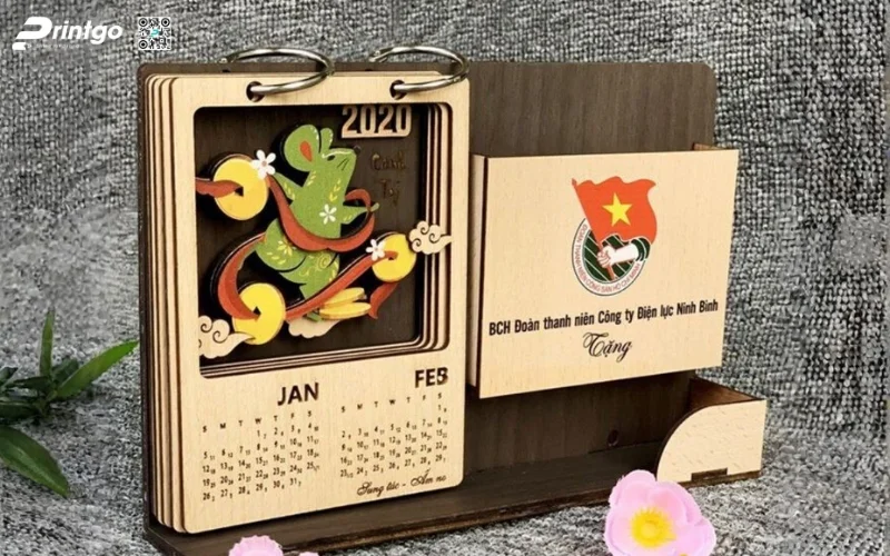 Mẫu lịch để bàn độc đáo bằng gỗ