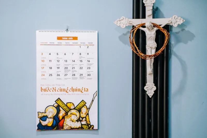 Lịch treo tường Công giáo quà tặng Cha xứ 