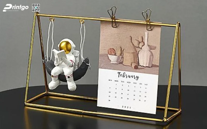 Mẫu lịch để bàn độc đáo khung kim loại