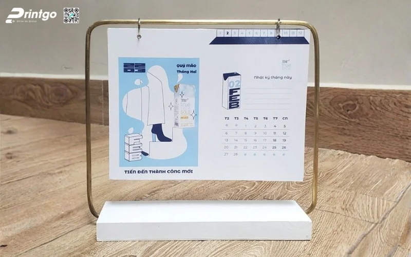 Mẫu lịch để bàn độc đáo khung kim loại