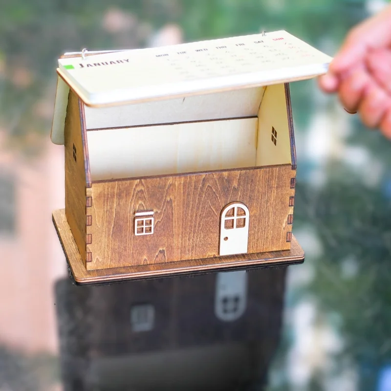 Mẫu lịch ngôi nhà gỗ chỉn chu 