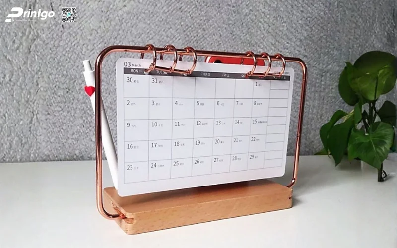 Mẫu lịch để bàn độc đáo khung kim loại