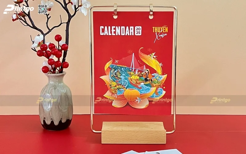 Mẫu lịch để bàn độc đáo khung kim loại