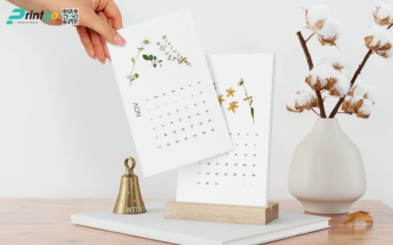Mẫu lịch để bàn độc đáo đế gỗ