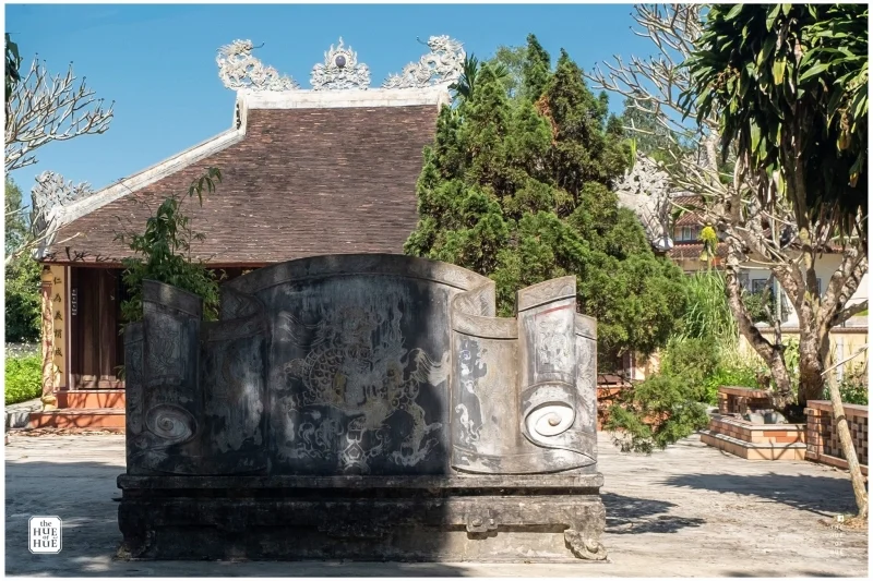 Những bức bình phong long mã tại làng Hiền Lương