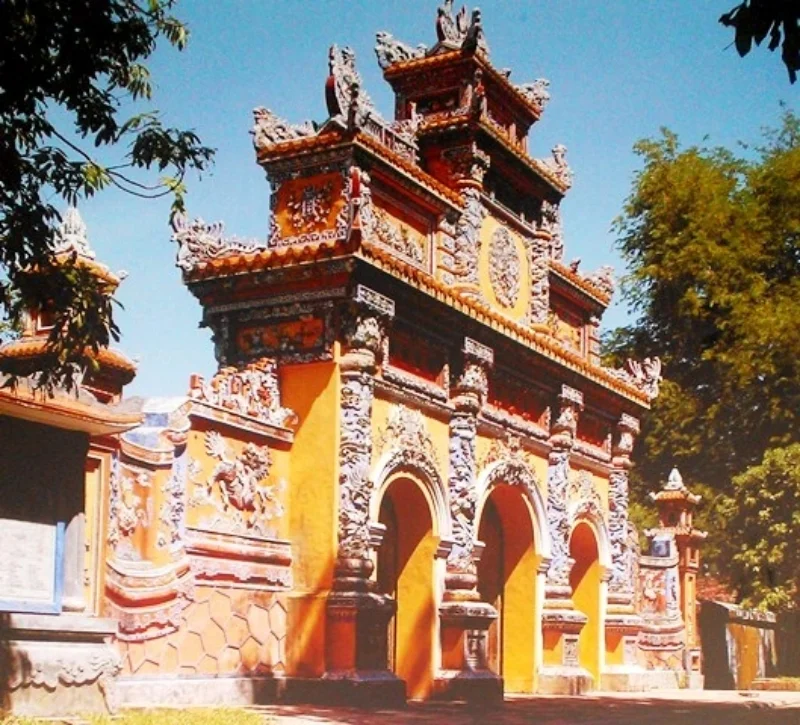 Tượng Long Mã xuất hiện nổi bật nhất chính là Kinh thành Huế