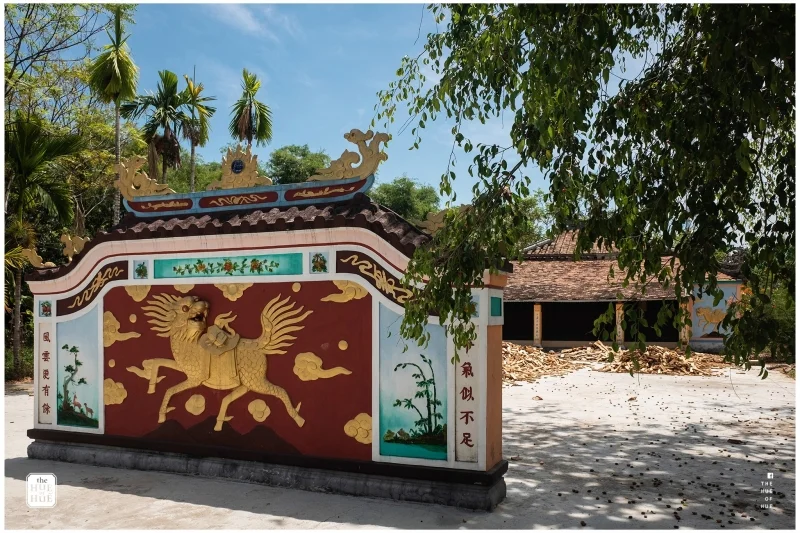 Đình làng An Vân với bức bình phong Long Mã