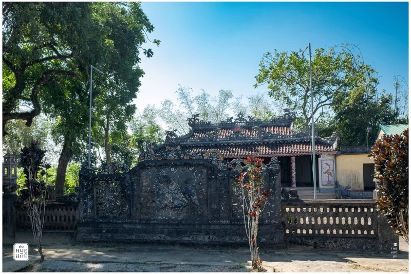 Bình phong long mã tại Huế