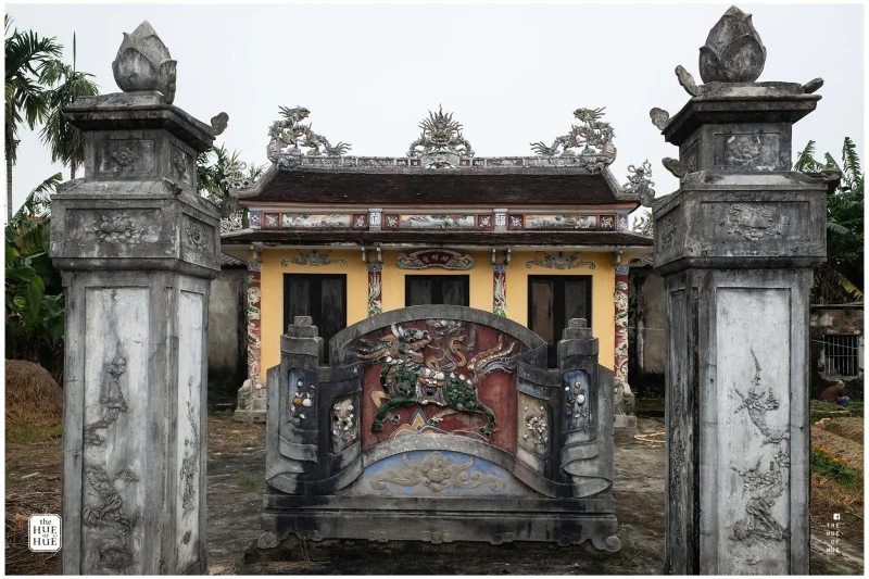 Bình phong long mã tại Huế