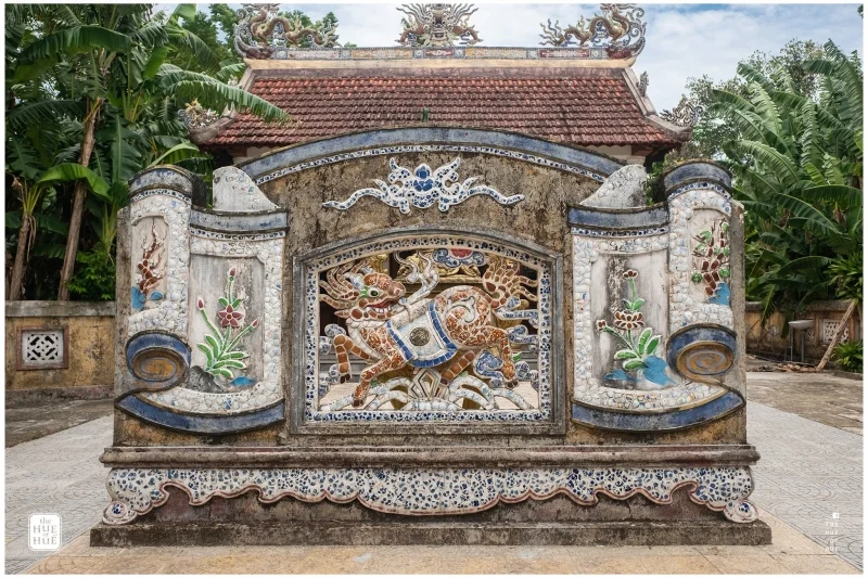 Tượng Long Mã tại làng cổ Phước Tích 
