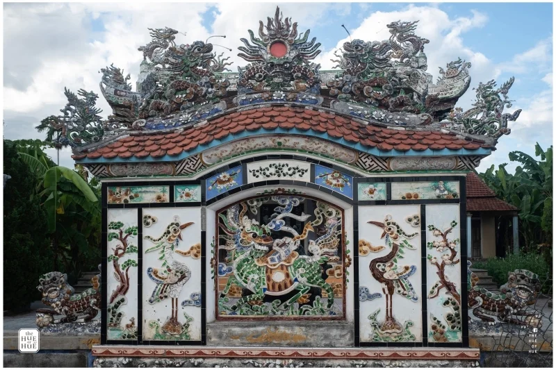 Bình phong long mã tại Huế
