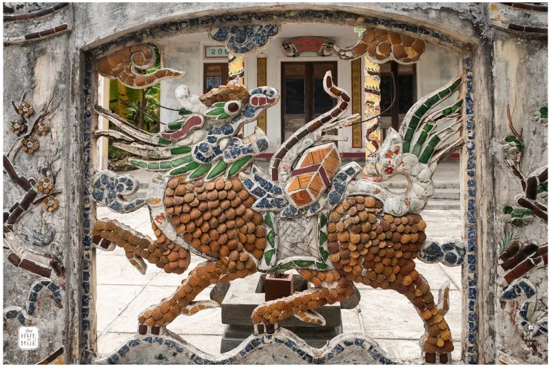 Tượng Long Mã tại làng cổ Phước Tích 