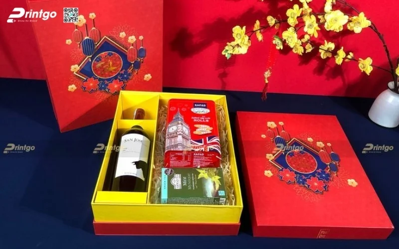 Mẫu hộp quà tết có rượu vang sang trọng