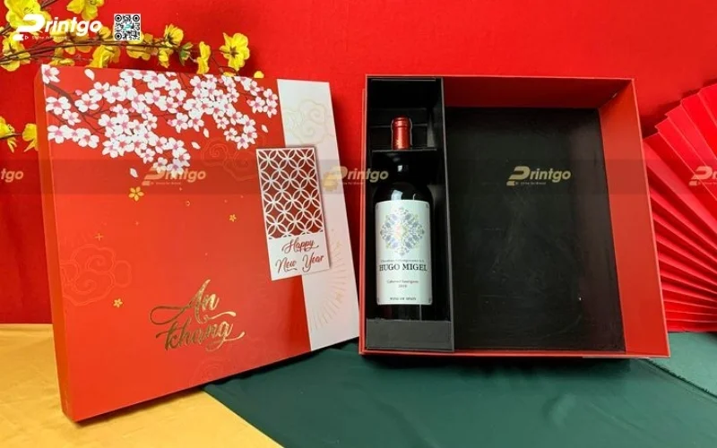 Mẫu hộp quà tết có rượu vang sang trọng