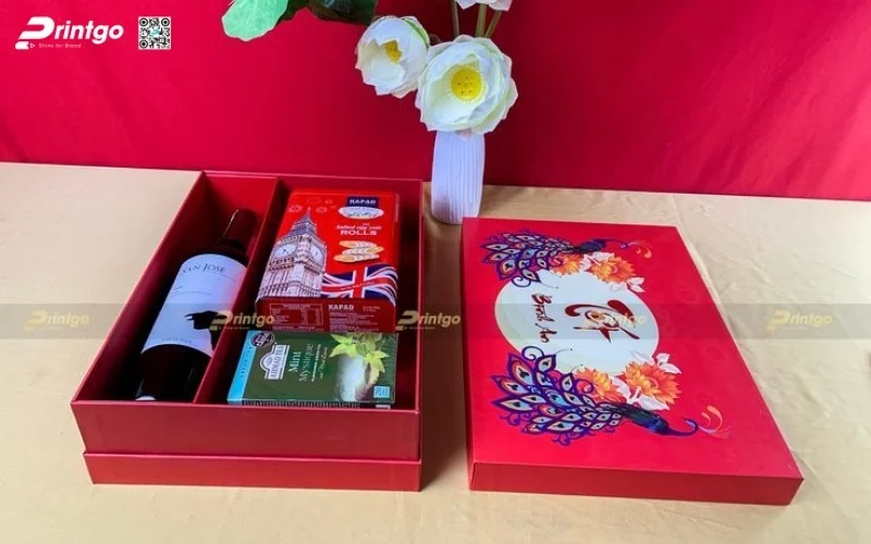 Mẫu hộp quà tết có rượu vang sang trọng