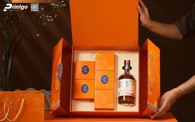 Mẫu hộp quà tết có rượu chivas cao cấp