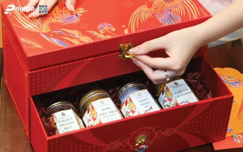 Hộp quà tết 2 tầng thường được in bằng chất liệu gì?
