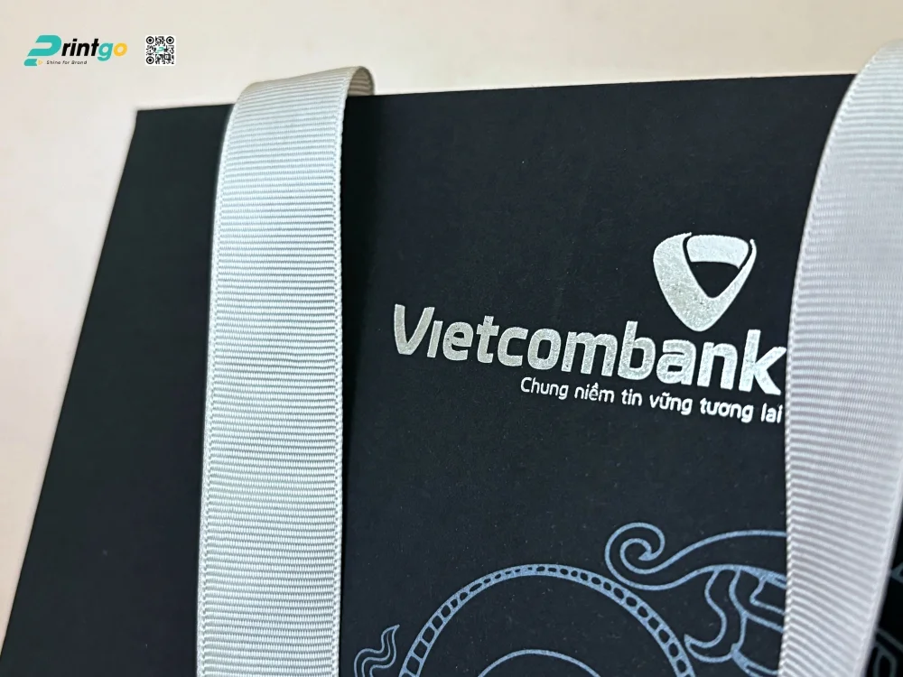 Túi giấy đựng bạc Phú Quý sử dụng quai lụa tinh tế