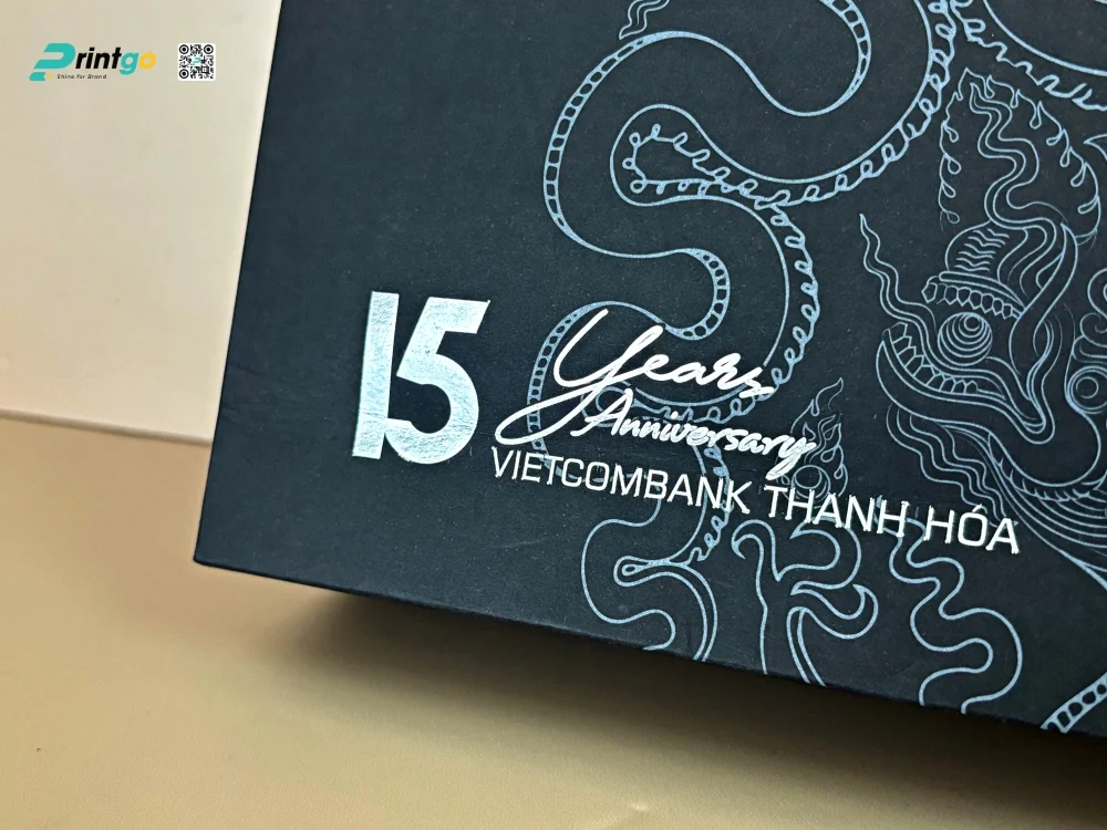 Hộp đựng bạc Phú Quý sử dụng Kỹ thuật Ép kim (Hot Foil Stamping)