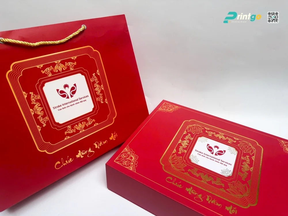 Bộ hộp quà Tết bệnh viện SIS Cần Thơ sử dụng giấy carton lạnh bồi giấy couche