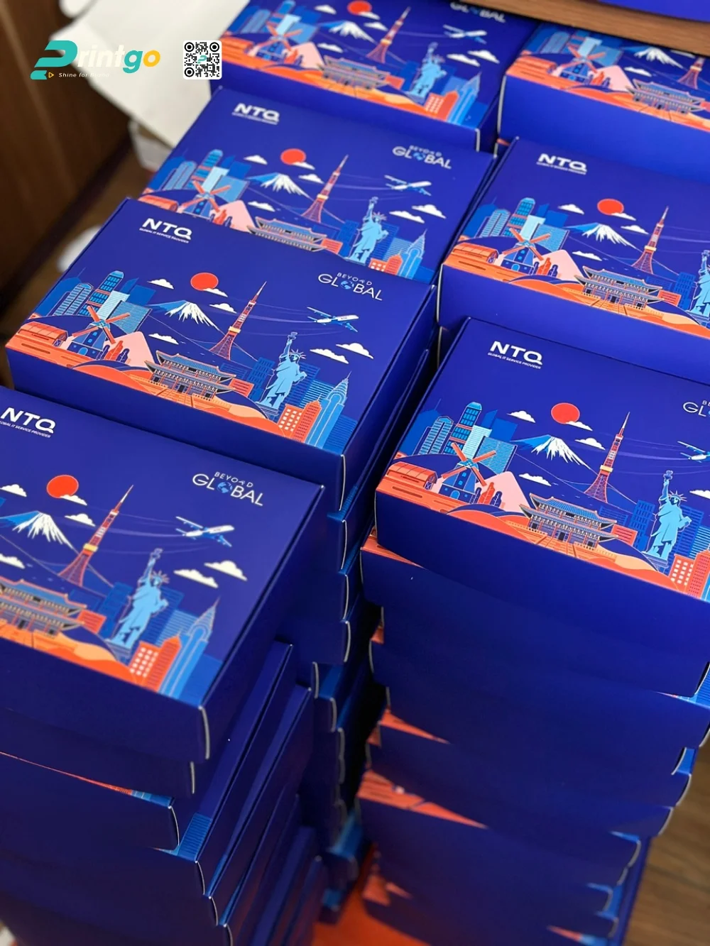 Một số hình ảnh của bộ quà tết NTQ Solution do Printgo thực hiện