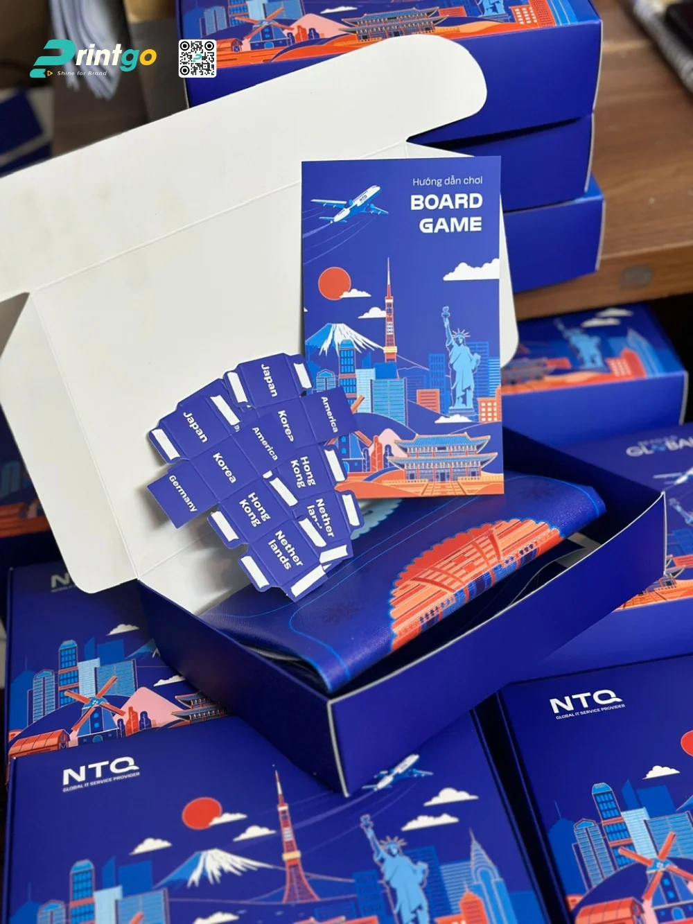 Một số hình ảnh của bộ quà tết NTQ Solution do Printgo thực hiện