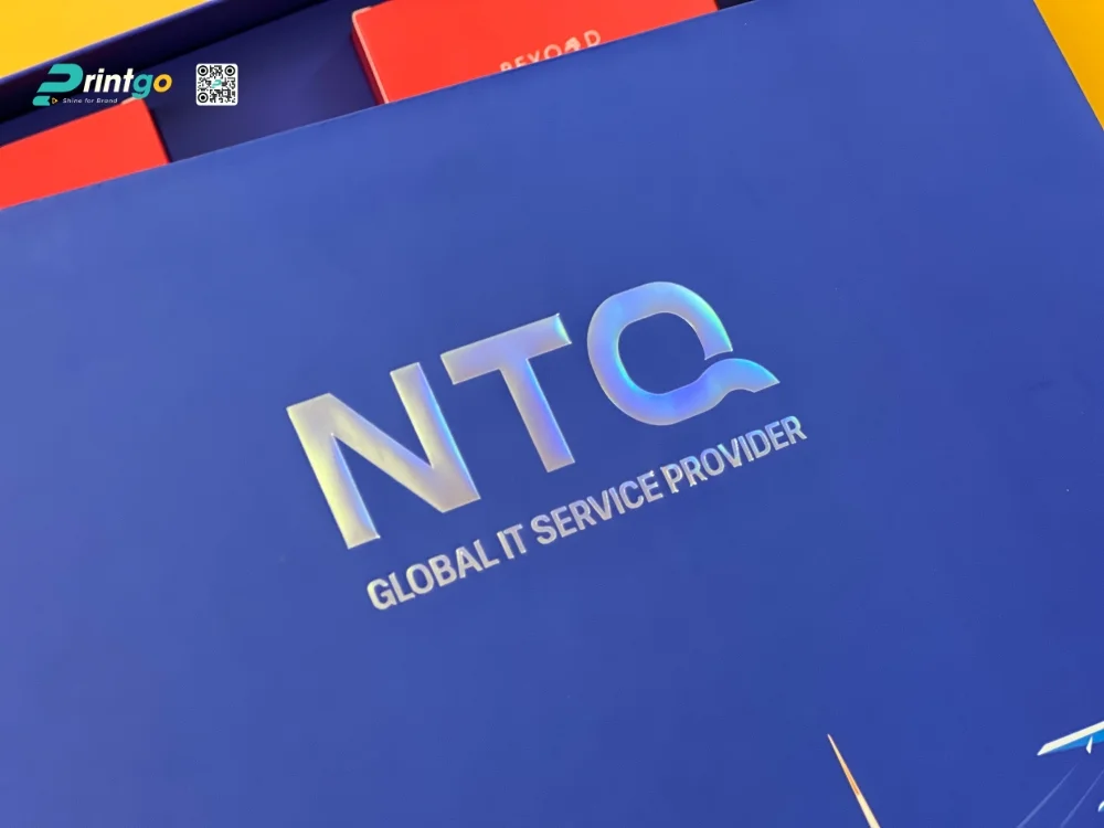 Hộp đựng quà tết NTQ sử dụng gia công ép kim sang trọng