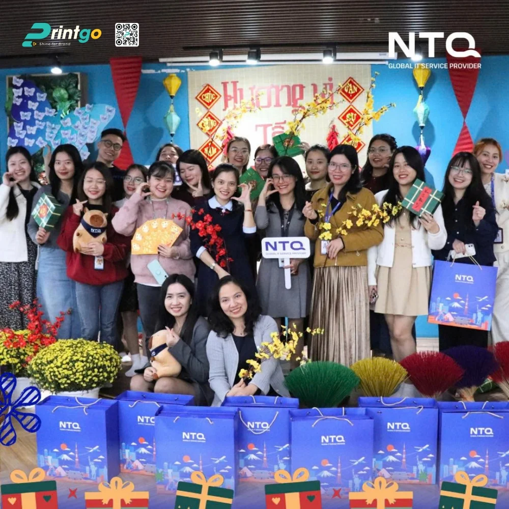 Một số hình ảnh của bộ quà tết NTQ Solution do Printgo thực hiện