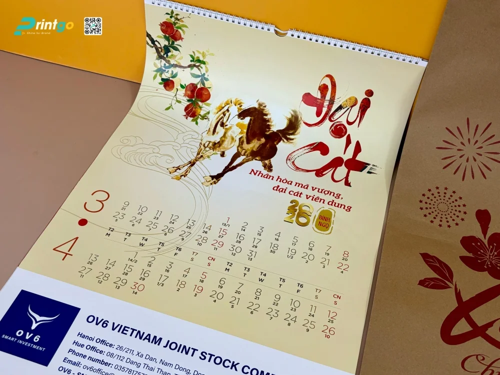 Lịch treo tường OV6 phối hợp giữa nghệ thuật màu nước và thư pháp
