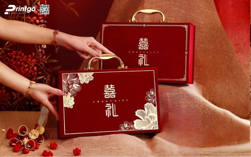 Mẫu hộp quà tết bọc nhung có quai xách