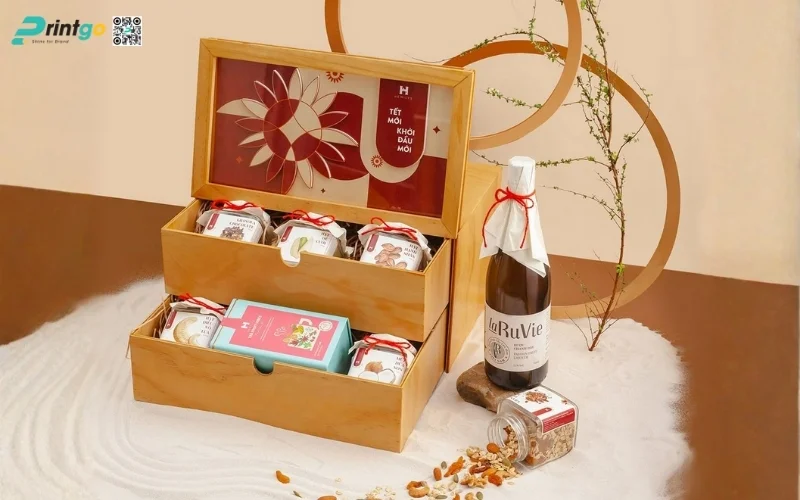 Mẫu hộp quà tết có rượu chivas cao cấp