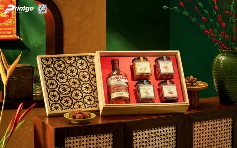 Mẫu hộp quà tết có rượu chivas cao cấp