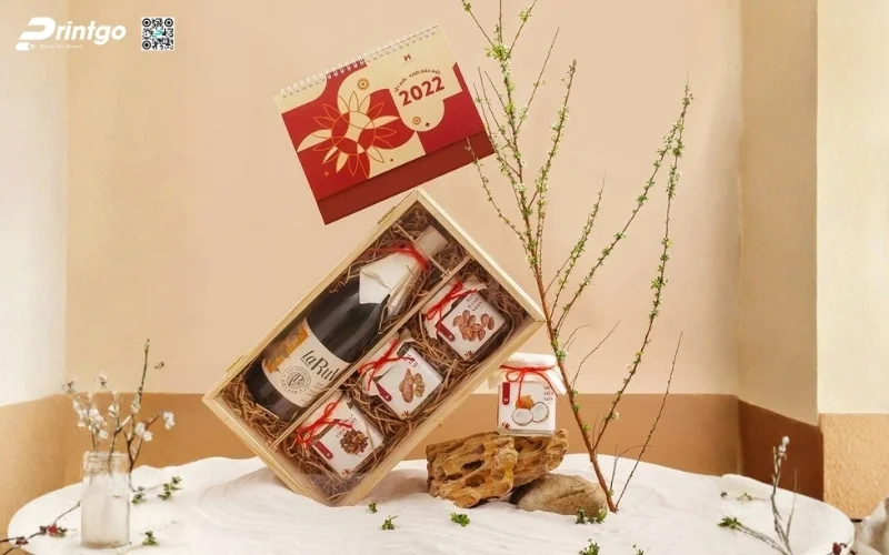 Mẫu hộp quà tết có rượu vang đẳng cấp nhất
