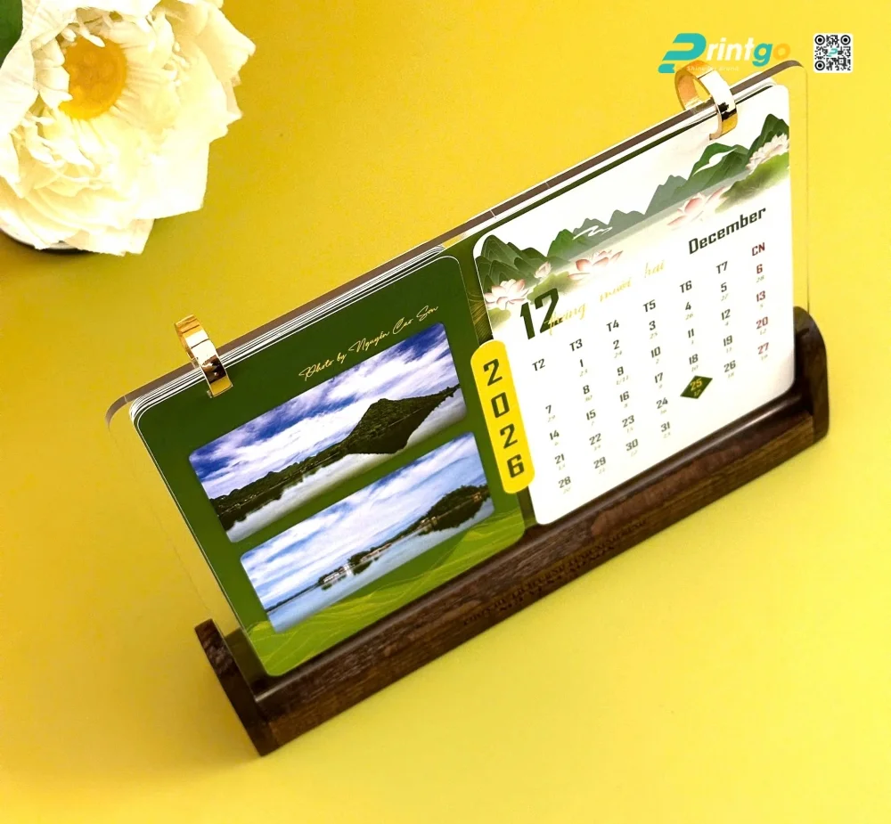 Lịch để bàn đế gỗ Ninh Bình sử dụng đế gỗ, mica và lịch tách rời