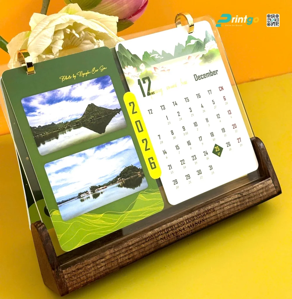 Lịch để bàn đế gỗ Ninh Bình với khoen kim loại cao cấp