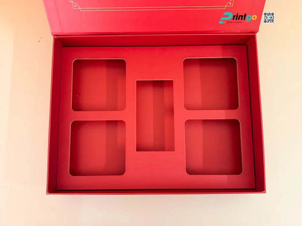 Hộp đựng quà tết Changi Bakery sử dụng giấy carton lạnh bồi giấy couche